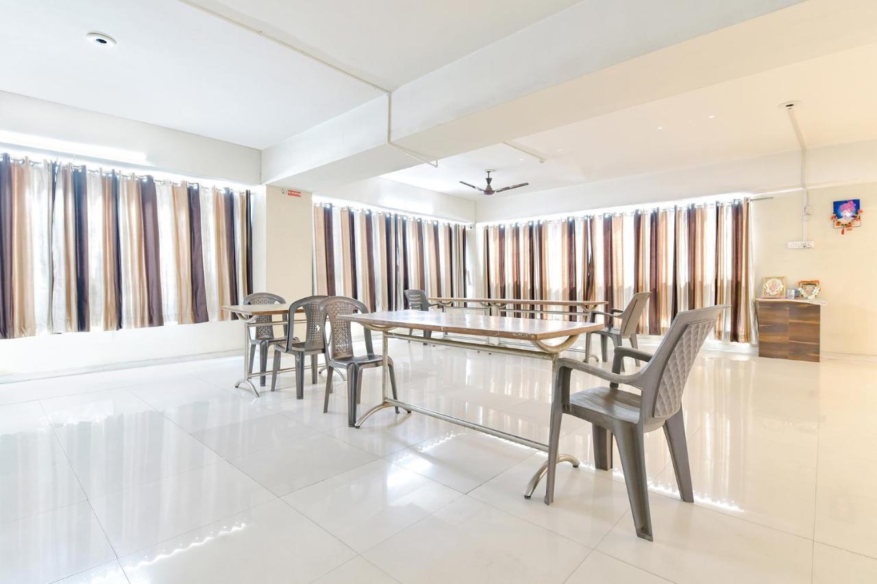 โอโย 9805 โฮเทล อพอลโล Hotel Naroda ภายนอก รูปภาพ