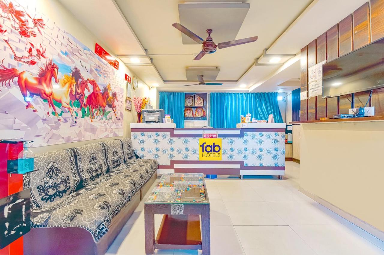 โอโย 9805 โฮเทล อพอลโล Hotel Naroda ภายนอก รูปภาพ