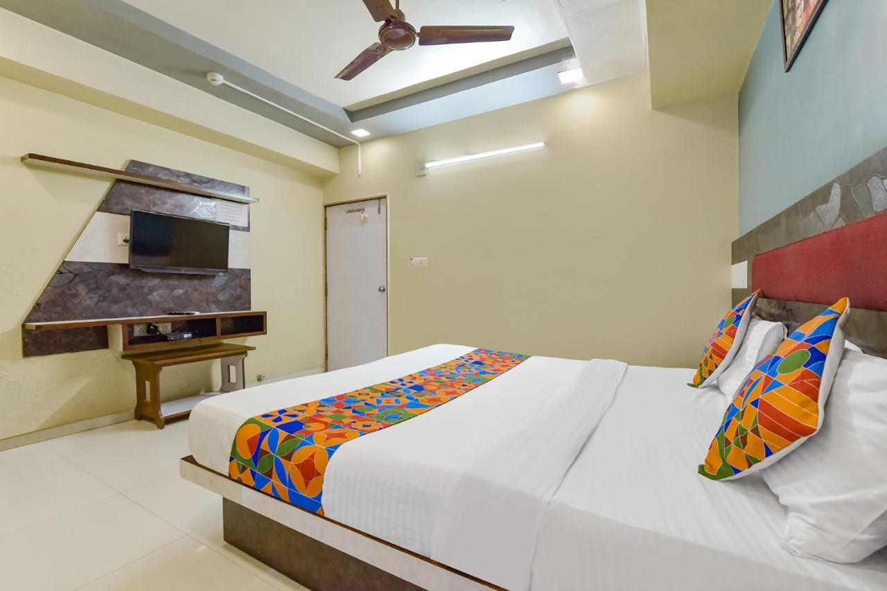 โอโย 9805 โฮเทล อพอลโล Hotel Naroda ภายนอก รูปภาพ