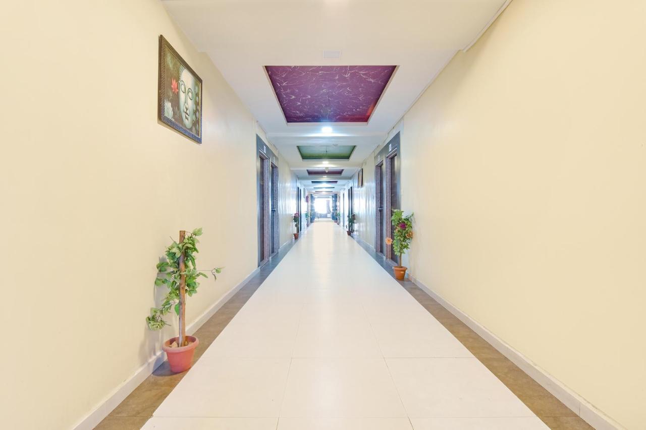 โอโย 9805 โฮเทล อพอลโล Hotel Naroda ภายนอก รูปภาพ