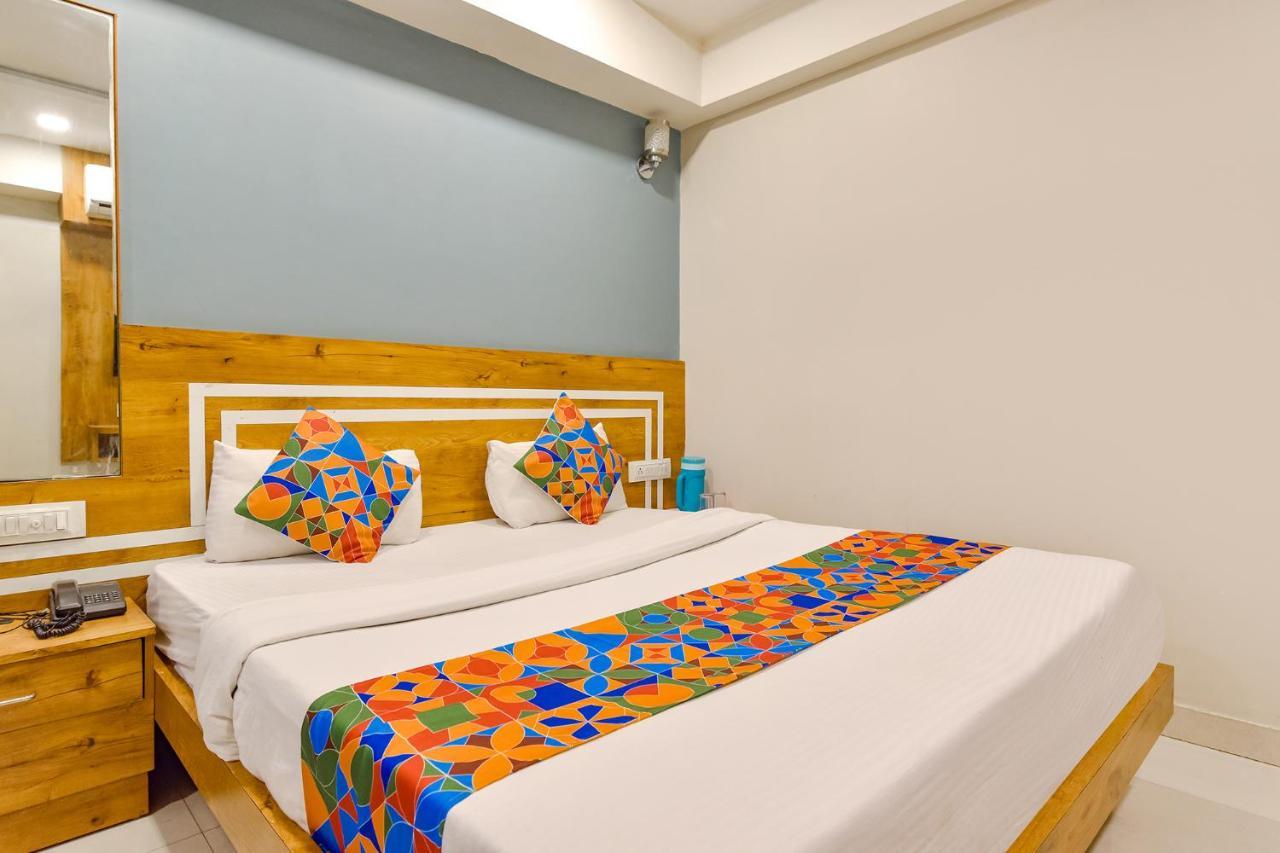 โอโย 9805 โฮเทล อพอลโล Hotel Naroda ภายนอก รูปภาพ