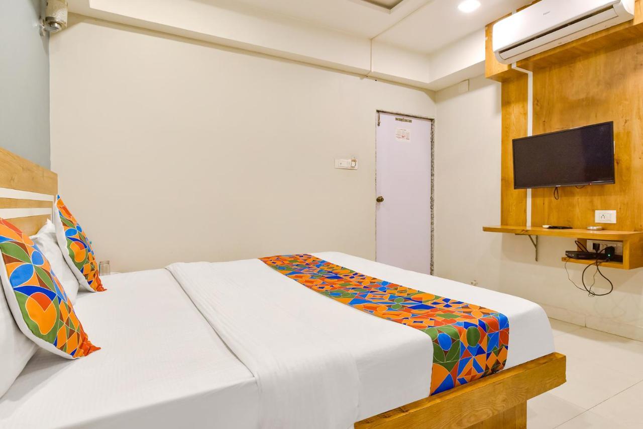 โอโย 9805 โฮเทล อพอลโล Hotel Naroda ภายนอก รูปภาพ